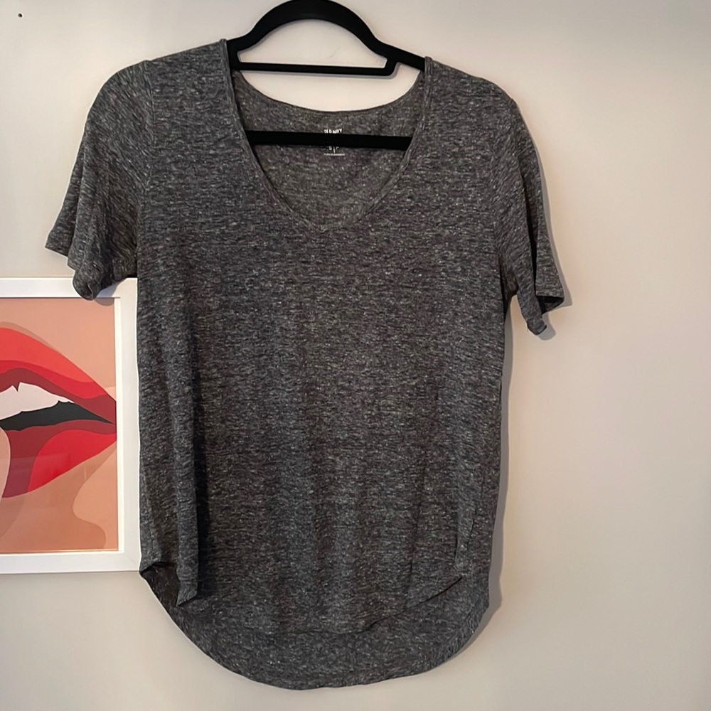 Old Navy grey t-shirt. Size SM. Like new. No stains or rips.